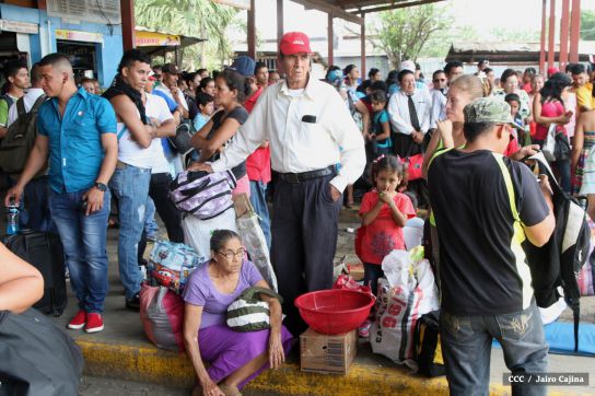 Terminales de buses abarrotadas en Miércoles Santos