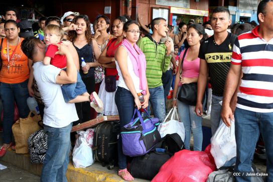 Terminales de buses abarrotadas en Miércoles Santos