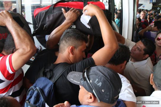 Terminales de buses abarrotadas en Miércoles Santos