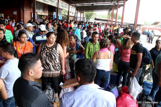 Terminales de buses abarrotadas en Miércoles Santos