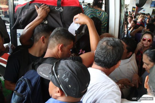 Terminales de buses abarrotadas en Miércoles Santos