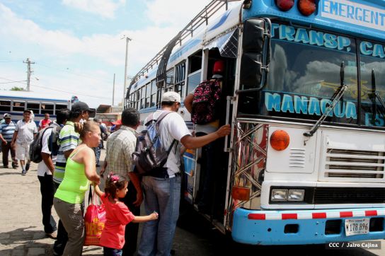 Terminales de buses abarrotadas en Miércoles Santos