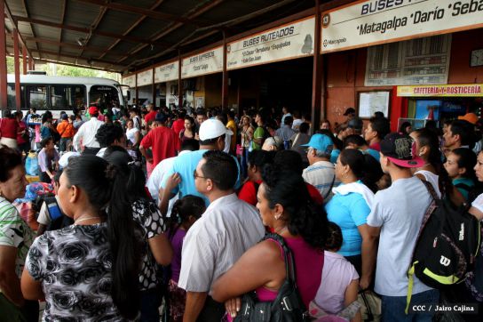 Terminales de buses abarrotadas en Miércoles Santos