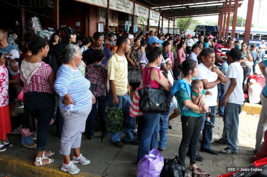 Terminales de buses abarrotadas en Miércoles Santos