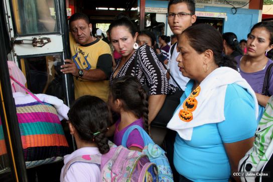 Terminales de buses abarrotadas en Miércoles Santos