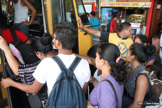 Terminales de buses abarrotadas en Miércoles Santos