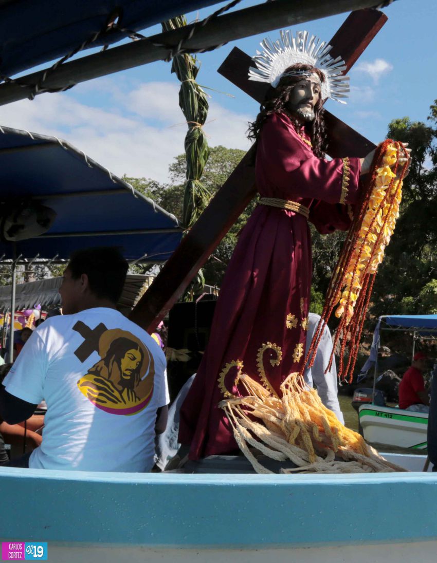 Granada vuelve a vivir Vía Crucis Acuático