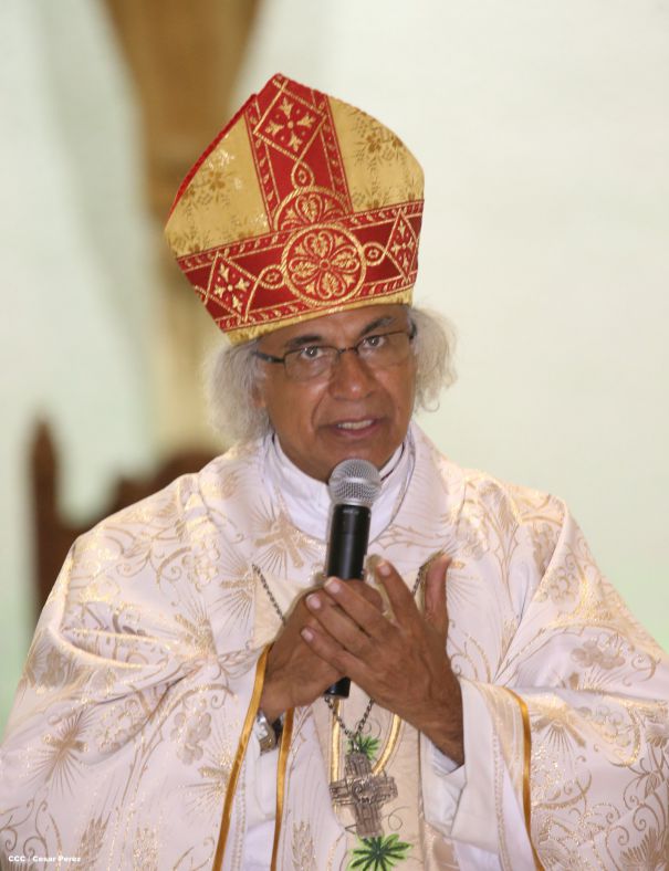 Cardenal Brenes celebra junto a feligreses de Managua la Misa de la Cena del Señor