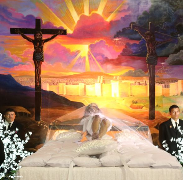 Cardenal Brenes celebra junto a feligreses de Managua la Misa de la Cena del Señor