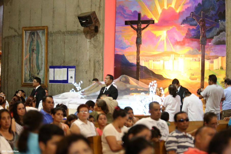 Cardenal Brenes celebra junto a feligreses de Managua la Misa de la Cena del Señor