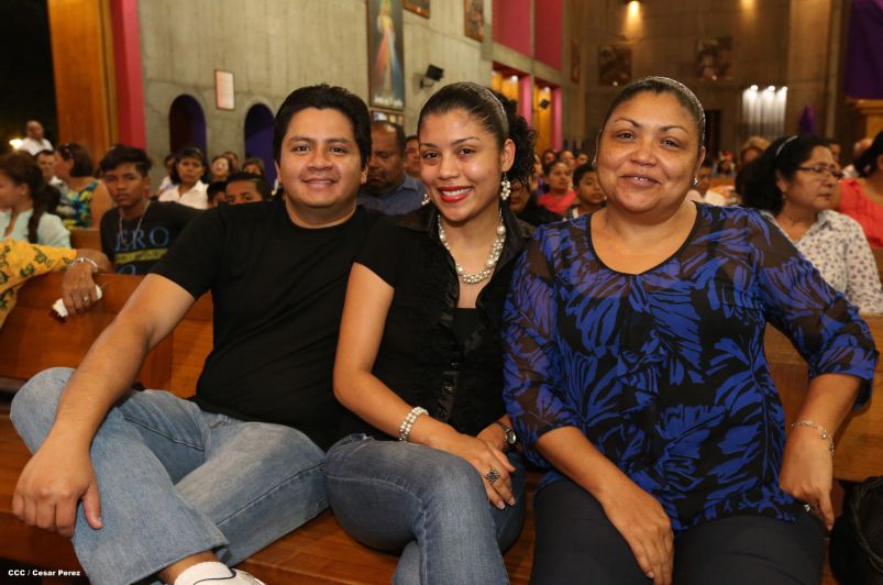 Cardenal Brenes celebra junto a feligreses de Managua la Misa de la Cena del Señor