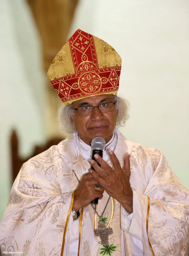 Cardenal Brenes celebra junto a feligreses de Managua la Misa de la Cena del Señor