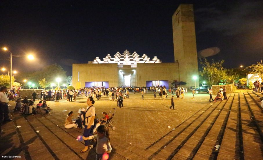 Cardenal Brenes celebra junto a feligreses de Managua la Misa de la Cena del Señor
