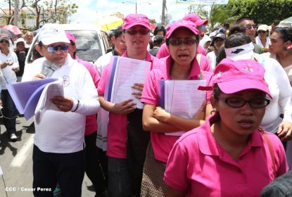 Fieles católicos participan del Vía Crucis de Semana Santa en Managua