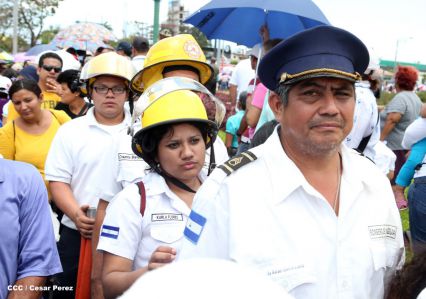Fieles católicos participan del Vía Crucis de Semana Santa en Managua
