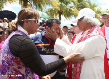 Fieles católicos participan del Vía Crucis de Semana Santa en Managua