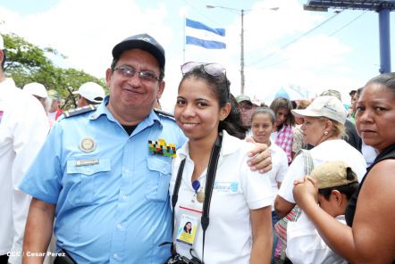 Fieles católicos participan del Vía Crucis de Semana Santa en Managua