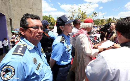 Fieles católicos participan del Vía Crucis de Semana Santa en Managua