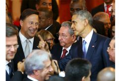 Saludo entre Raúl y Obama en VII Cumbre de las Américas