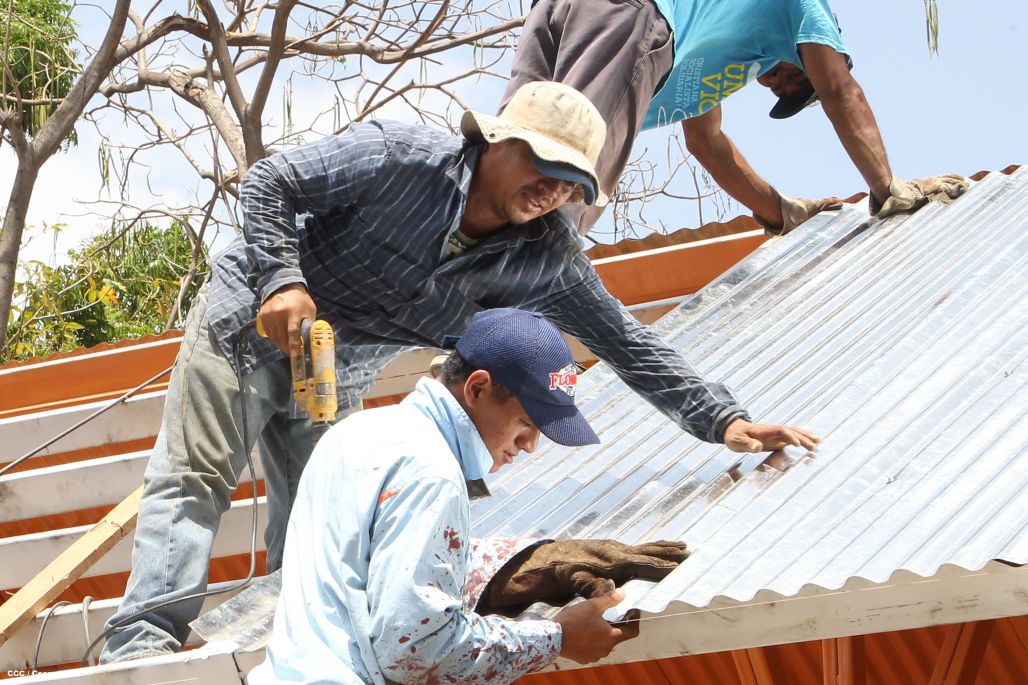Avanza en Managua construcción de modernas paradas de buses