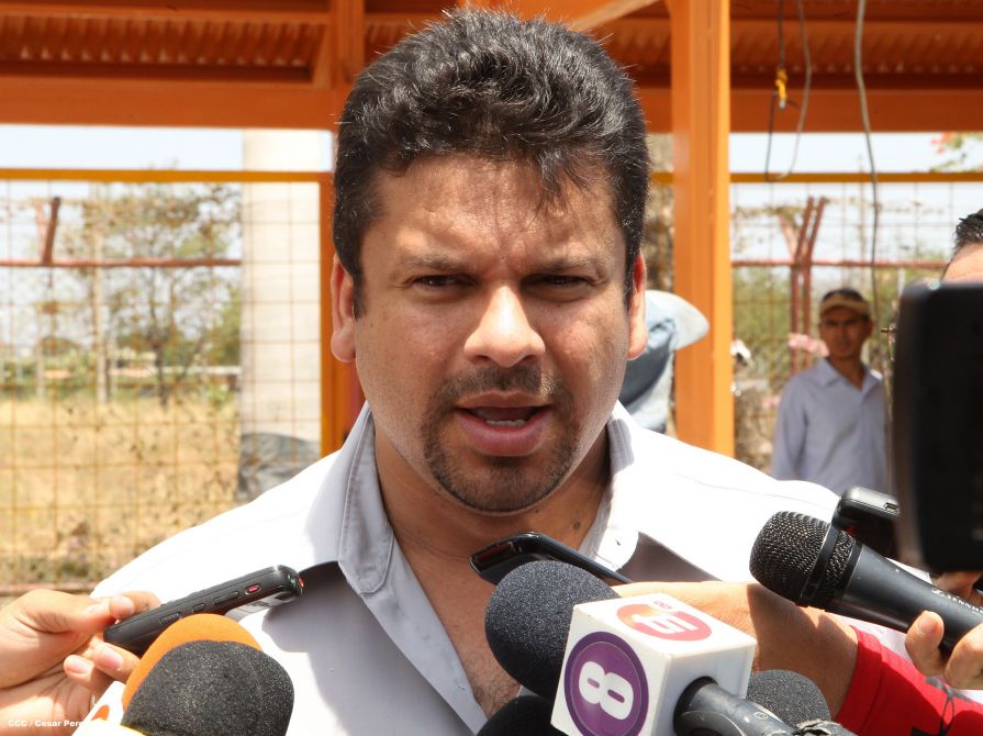 Avanza en Managua construcción de modernas paradas de buses