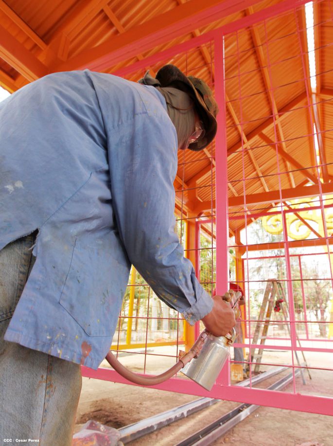 Avanza en Managua construcción de modernas paradas de buses