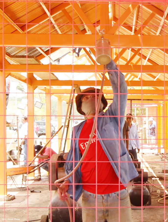 Avanza en Managua construcción de modernas paradas de buses