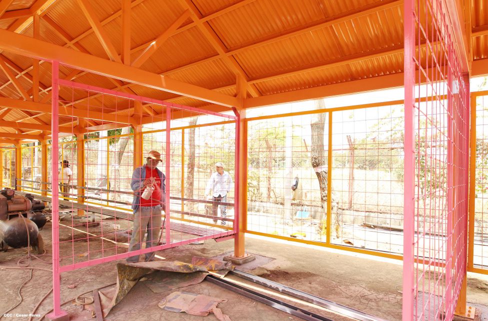 Avanza en Managua construcción de modernas paradas de buses