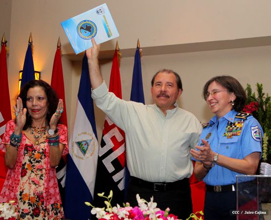 Daniel y Rosario reciben Plan de Fortalecimiento de la Seguridad Ciudadana