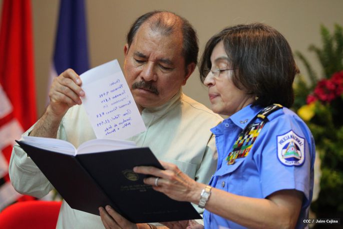 Daniel y Rosario reciben Plan de Fortalecimiento de la Seguridad Ciudadana