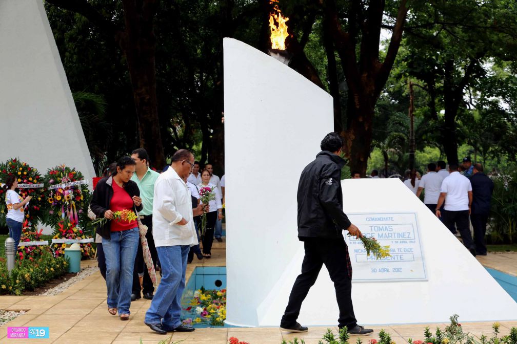 Una Flor para Tomás (30 Abril 2015)