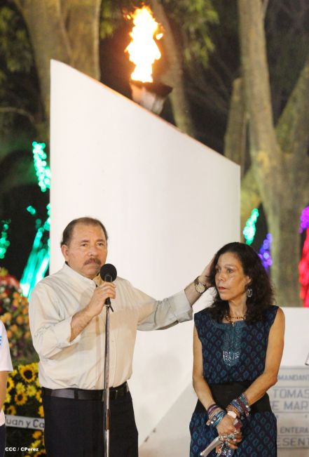 Daniel y Rosario rinden homenaje al Comandante Tomás Borge Martínez