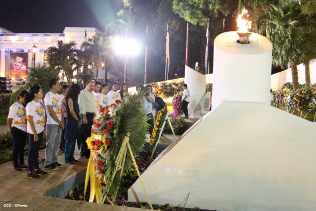 Daniel y Rosario rinden homenaje al Comandante Tomás Borge Martínez