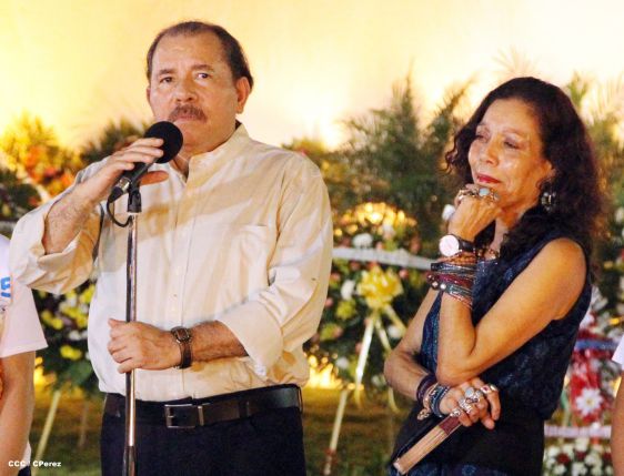 Daniel y Rosario rinden homenaje al Comandante Tomás Borge Martínez