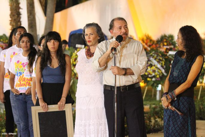 Daniel y Rosario rinden homenaje al Comandante Tomás Borge Martínez