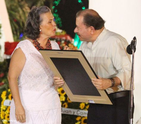 Daniel y Rosario rinden homenaje al Comandante Tomás Borge Martínez