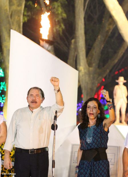 Daniel y Rosario rinden homenaje al Comandante Tomás Borge Martínez