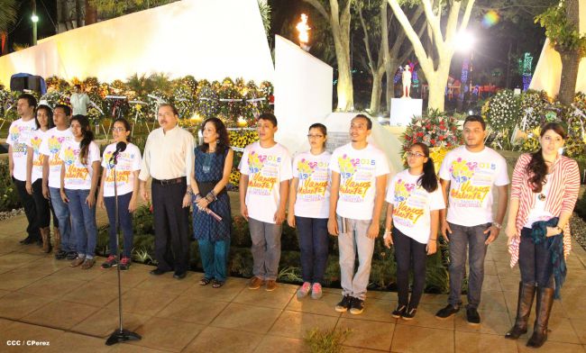 Daniel y Rosario rinden homenaje al Comandante Tomás Borge Martínez