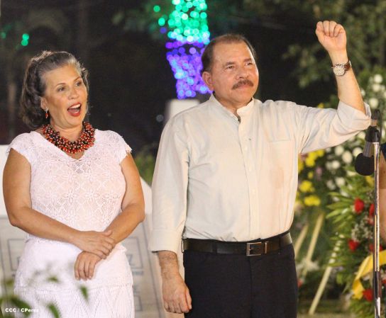 Daniel y Rosario rinden homenaje al Comandante Tomás Borge Martínez