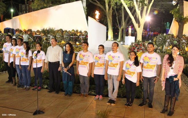 Daniel y Rosario rinden homenaje al Comandante Tomás Borge Martínez