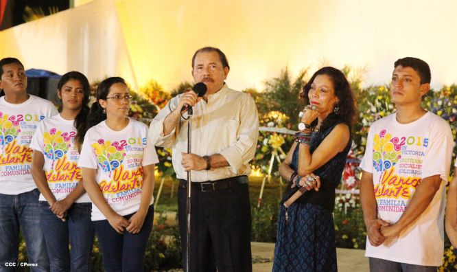 Daniel y Rosario rinden homenaje al Comandante Tomás Borge Martínez