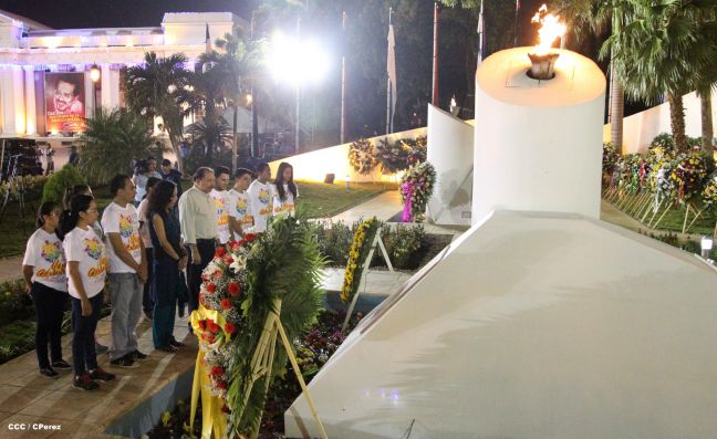 Daniel y Rosario rinden homenaje al Comandante Tomás Borge Martínez