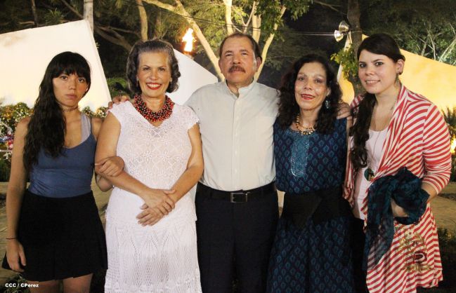 Daniel y Rosario rinden homenaje al Comandante Tomás Borge Martínez