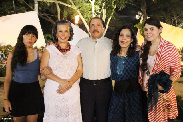 Daniel y Rosario rinden homenaje al Comandante Tomás Borge Martínez