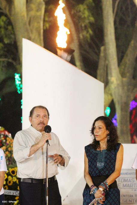 Daniel y Rosario rinden homenaje al Comandante Tomás Borge Martínez