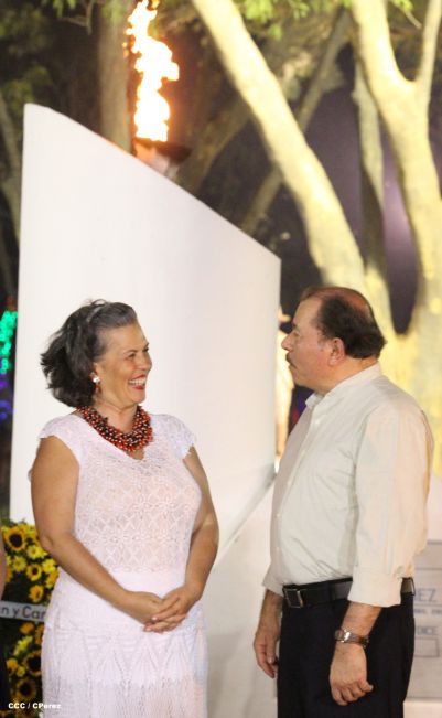 Daniel y Rosario rinden homenaje al Comandante Tomás Borge Martínez