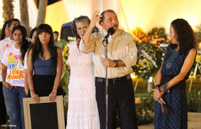 Daniel y Rosario rinden homenaje al Comandante Tomás Borge Martínez