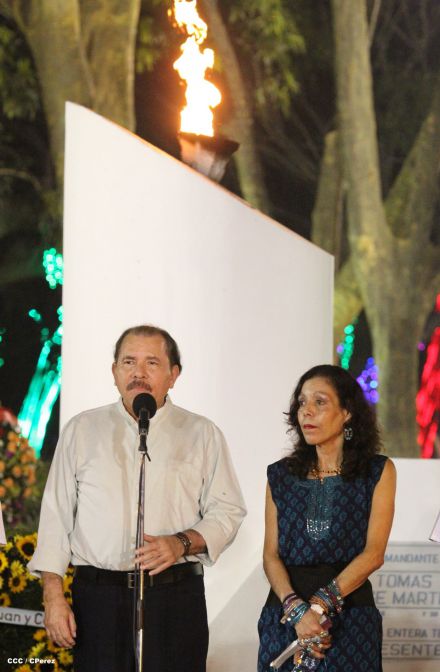 Daniel y Rosario rinden homenaje al Comandante Tomás Borge Martínez