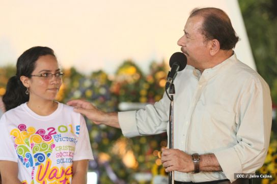 Daniel y Rosario rinden homenaje al Comandante Tomás Borge Martínez