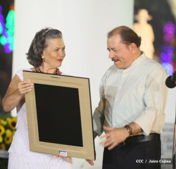 Daniel y Rosario rinden homenaje al Comandante Tomás Borge Martínez